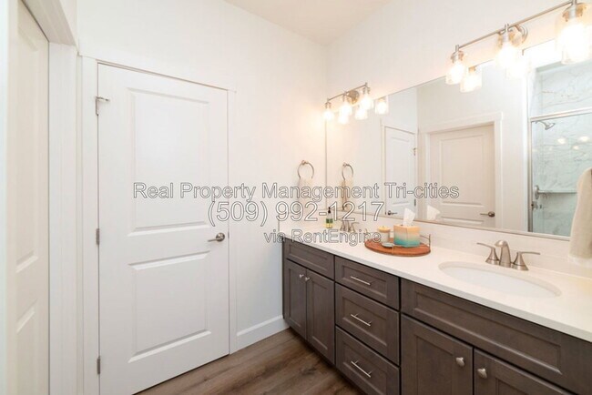 Building Photo - 8004 Massey Dr