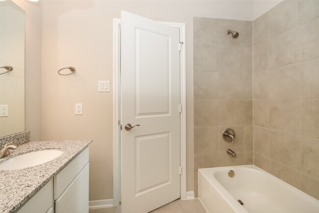 Building Photo - 18735 Lake Harbor Ct