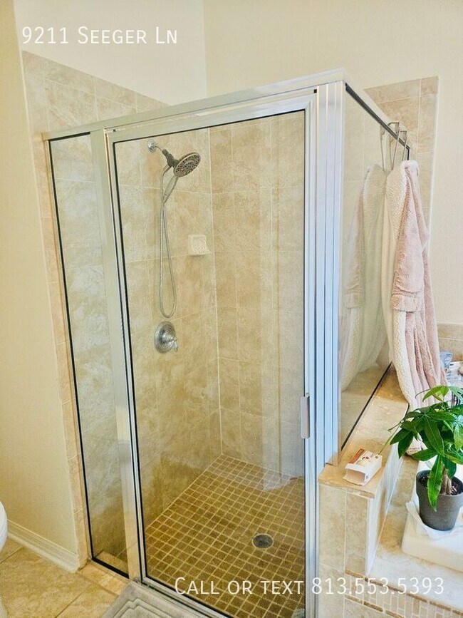 Building Photo - 9211 Seeger Ln