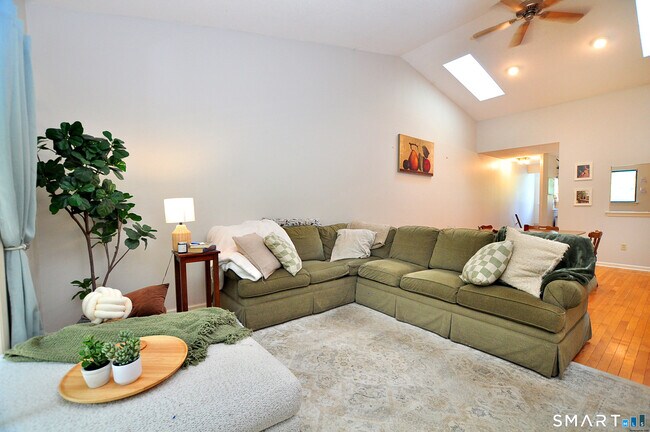 Building Photo - 30 Simsbury Landing