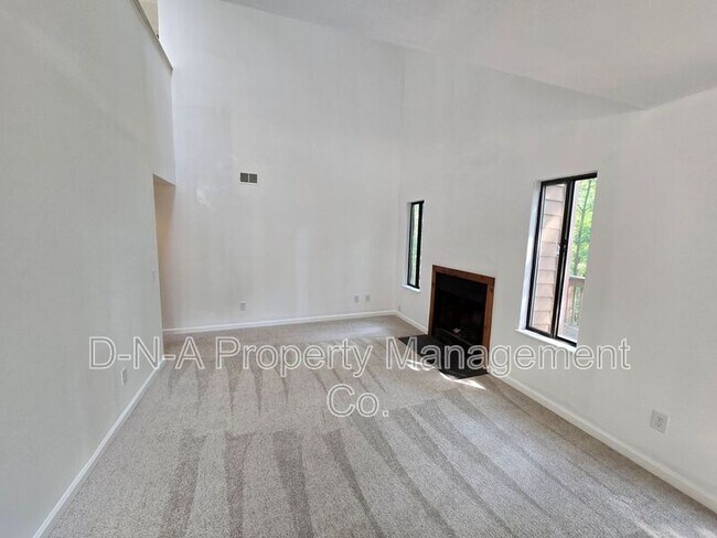 Building Photo - 602 Mountain View Way