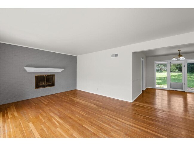 Building Photo - 718 Wenneker Dr
