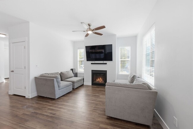 Building Photo - Waters Edge Townhome