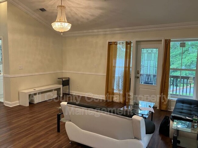 Building Photo - 904 47th Way S