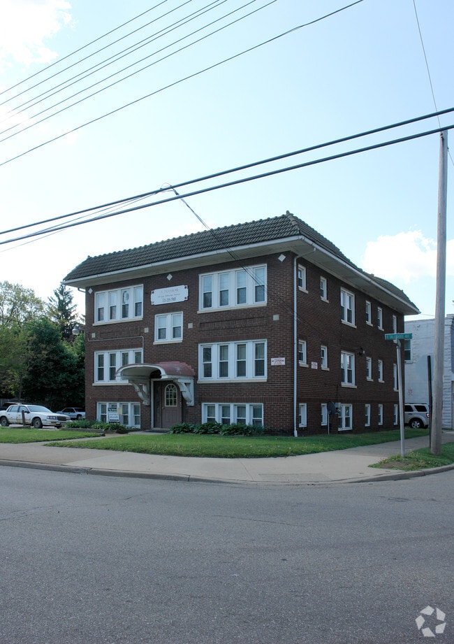 Building Photo - 42 E Tallmadge Ave