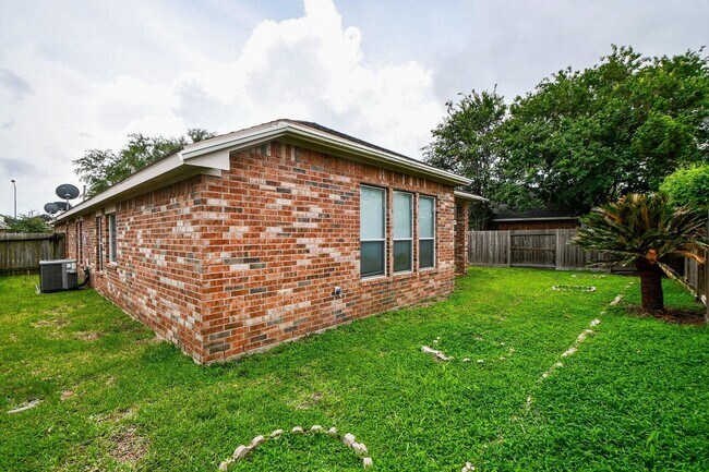 Building Photo - 18006 Willow Cliff Ln