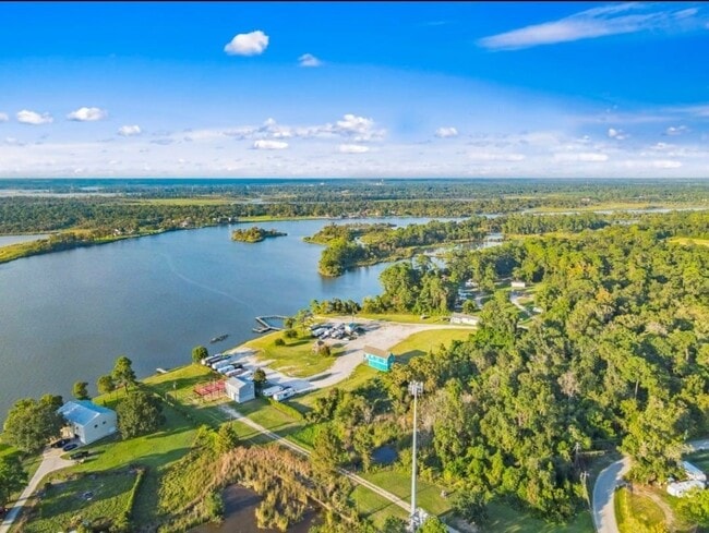 Building Photo - 1322 Clear Lake Rd