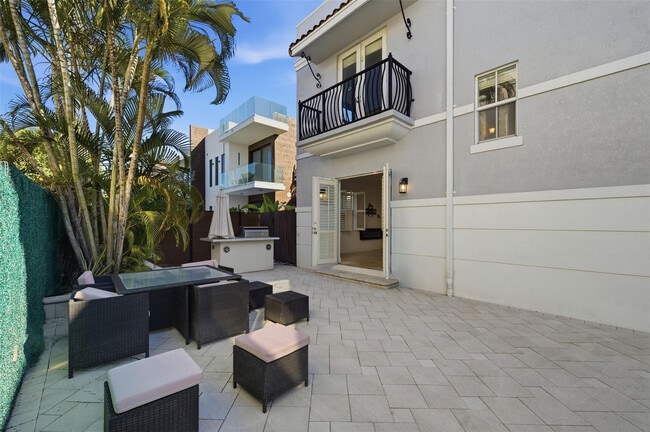 Building Photo - 2515 NE 18th St