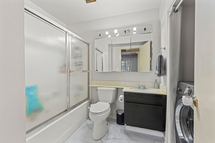 Building Photo - 18122 Sundowner Way