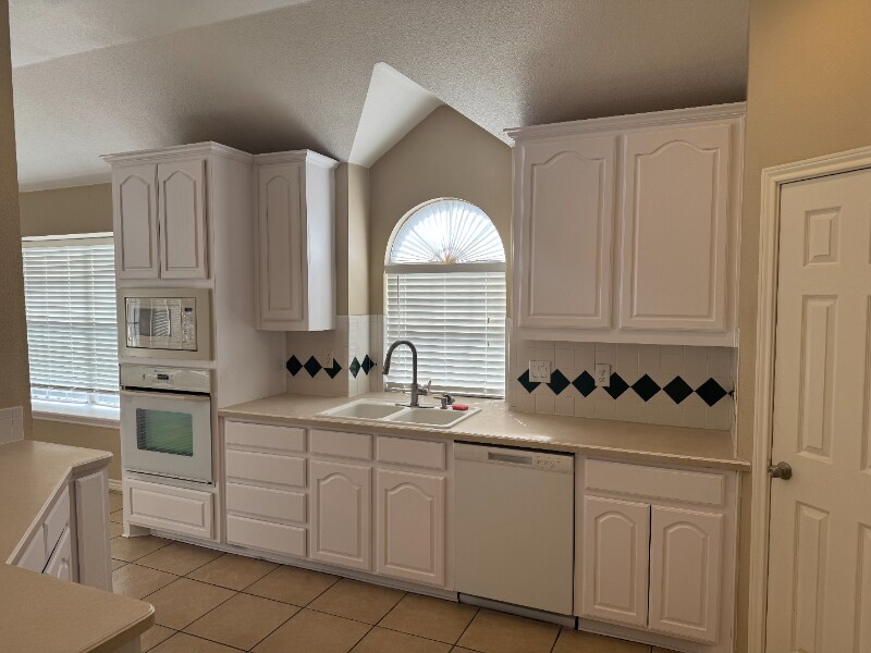 Building Photo - 903 Redbud Dr