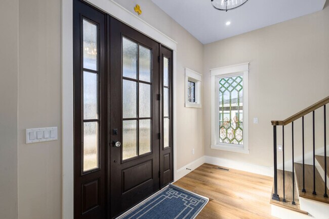 Building Photo - 1112 N St Peter St