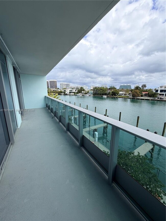 Building Photo - 9201 E Bay Harbor Dr