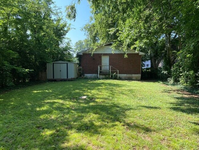 Building Photo - Lovely 2 Bed Duplex by Fisk - 5 Min From Downtown