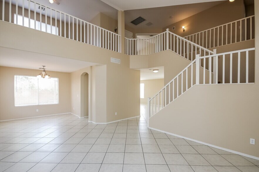 Building Photo - 1713 S 82nd Ave