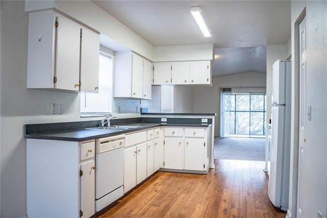 Building Photo - 812 Marcia Loop