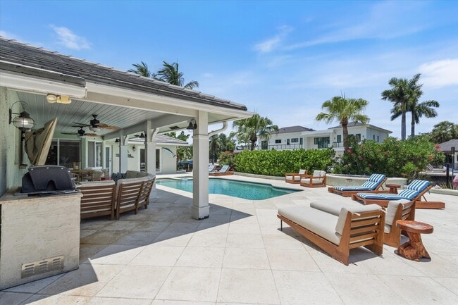 Building Photo - 830 NE Boca Bay Colony Dr