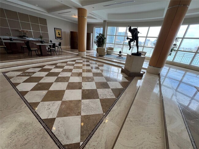 Building Photo - 848 Brickell Key Dr