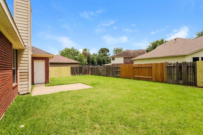 Building Photo - 20407 Avery Point Dr