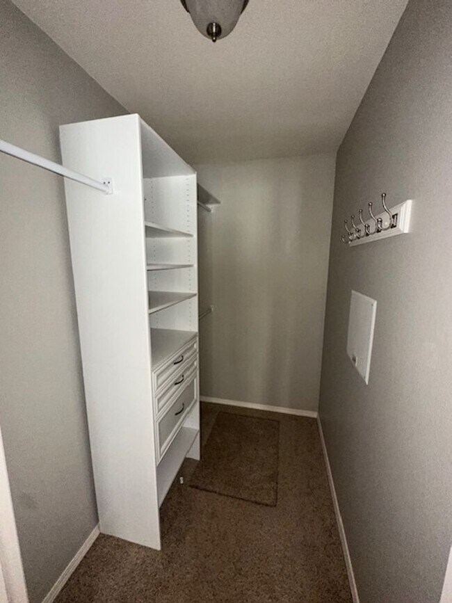 Building Photo - 1120 Longbow Ln