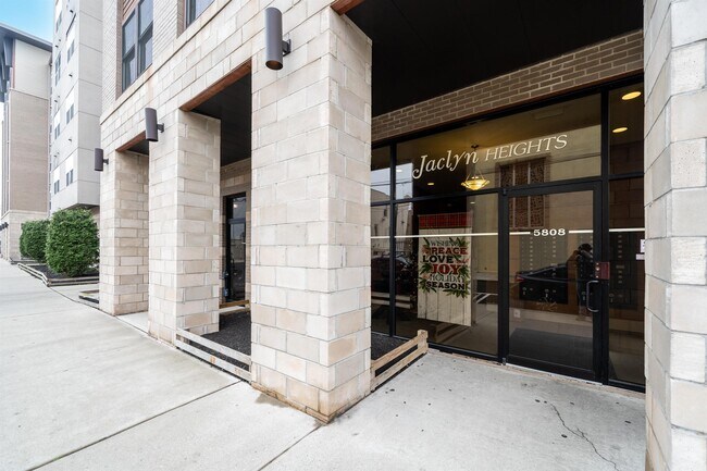 Building Photo - 5808 Washington St