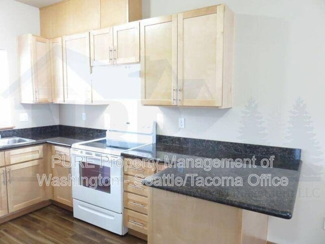 Building Photo - 8015 Pacific Ave