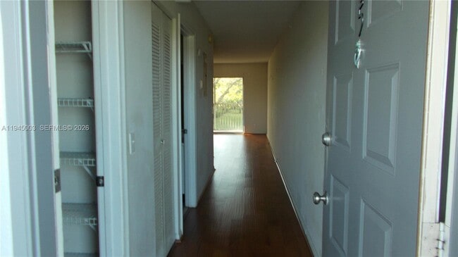 Building Photo - 1400 SW 124th Terrace