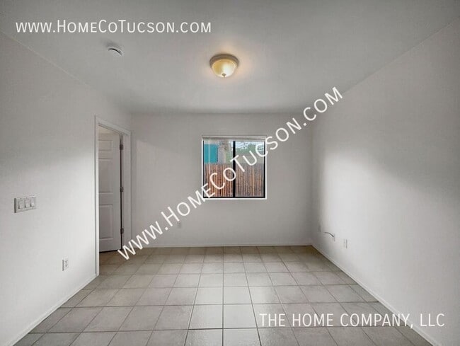 Building Photo - 750 W 41st St