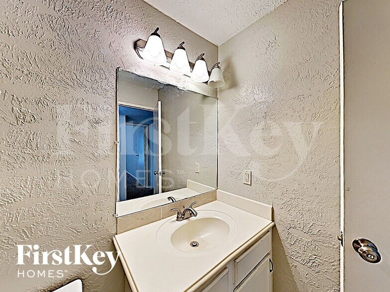 Building Photo - 16934 Macleish Dr