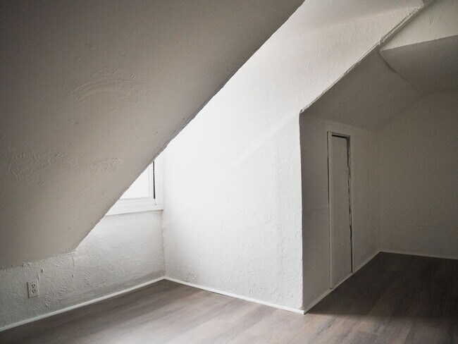 Building Photo - 936 Ferry St