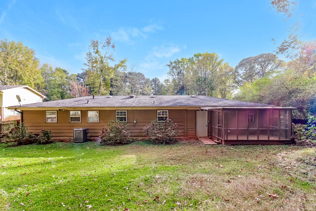 Building Photo - Bright Interiors & Spacious Backyard