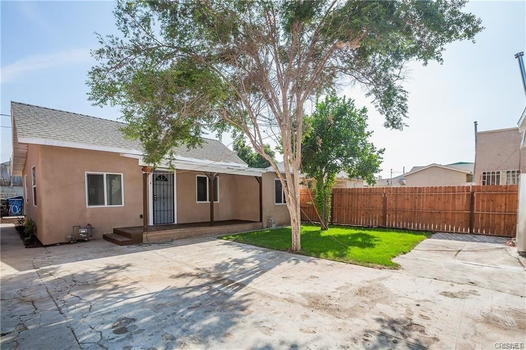 Building Photo - 712 W 54th St