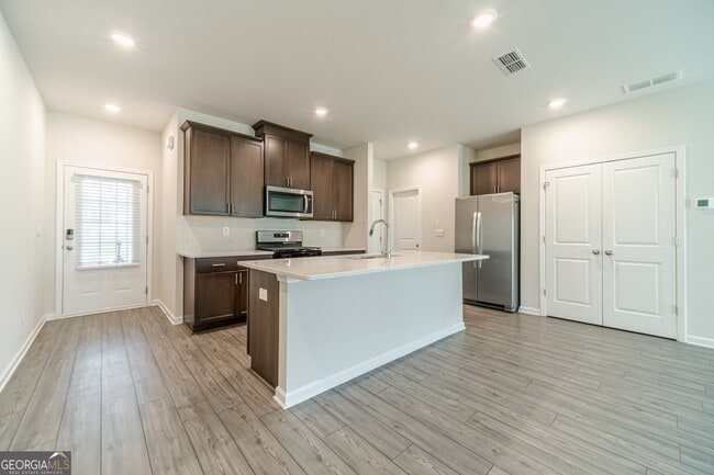 Building Photo - 1412 Villageside Ct