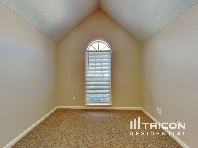 Building Photo - 14426 Planters Knob Ln