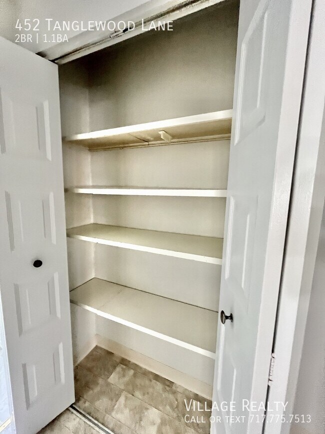 Building Photo - 452 Tanglewood Ln