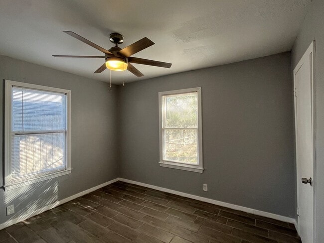 Building Photo - Four Bedroom Two Bath in Calallen School D...