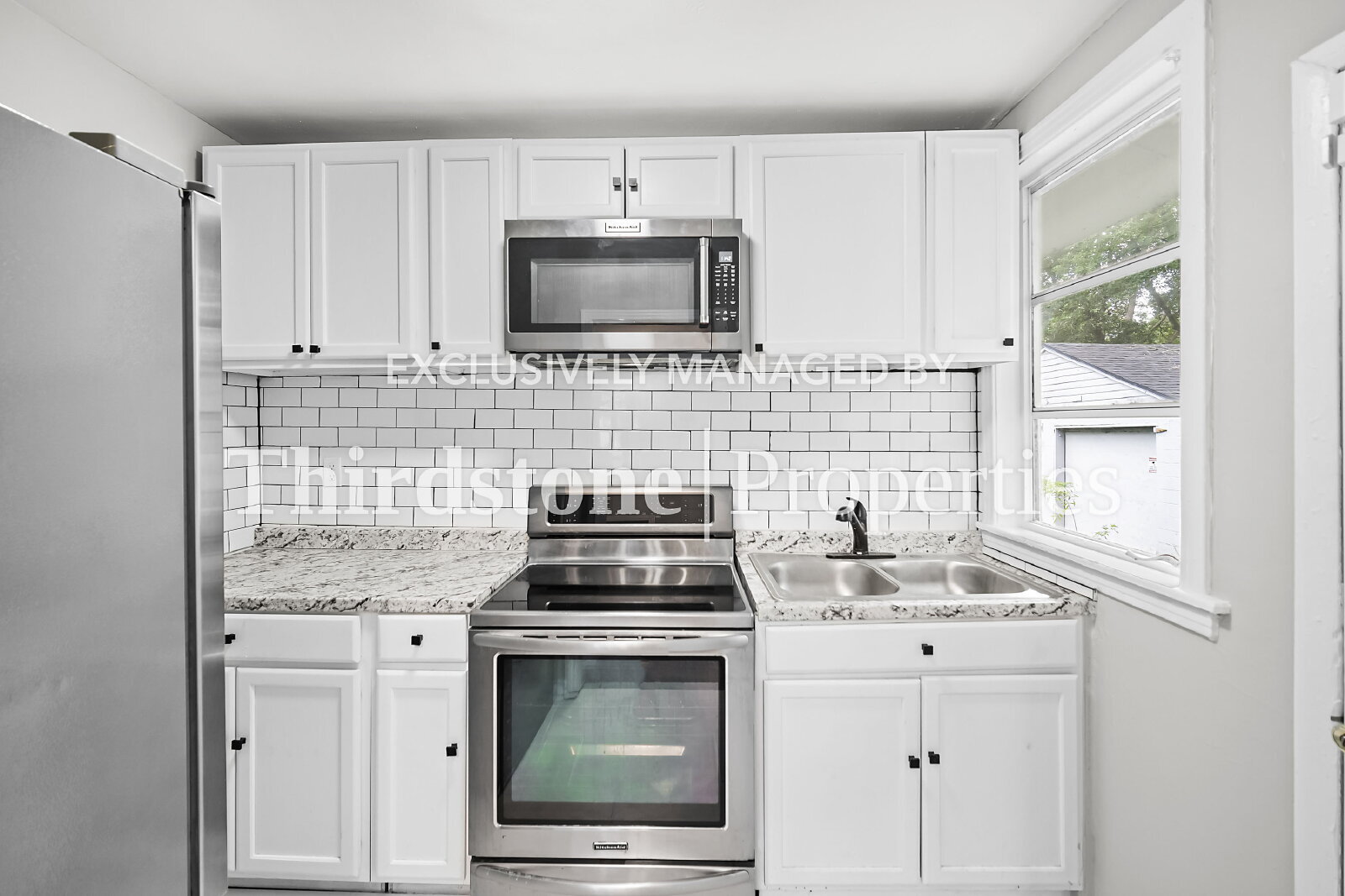 Building Photo - 3032 W 5th St