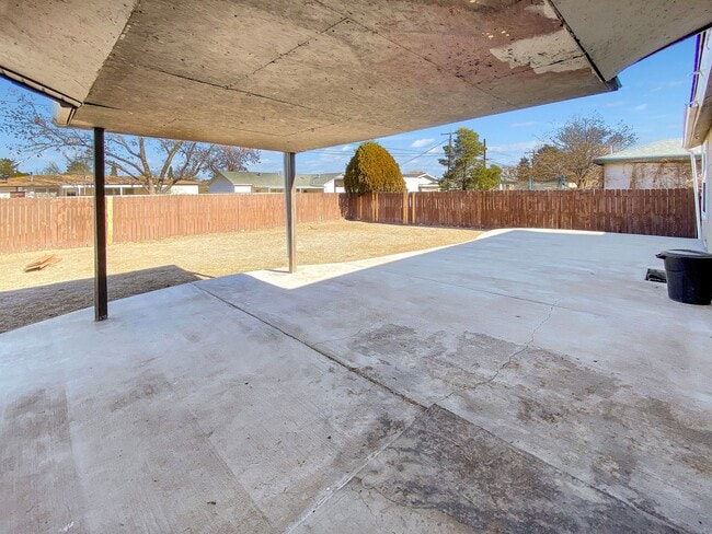 Building Photo - 116 W Vega Dr