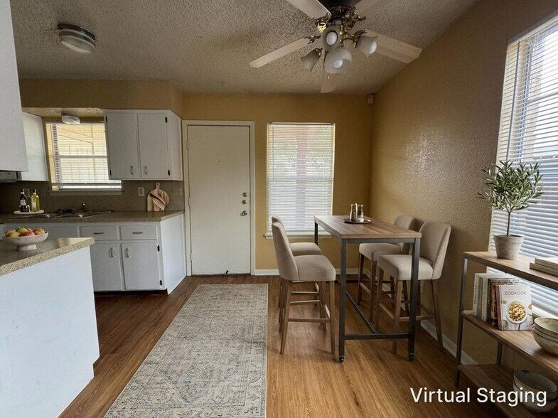 Building Photo - 2208 Hunt Dr