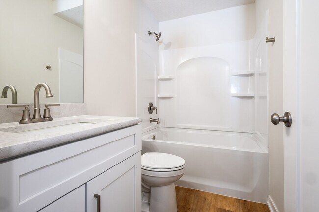 Building Photo - Beautifully Built 4 Bed Duplex!