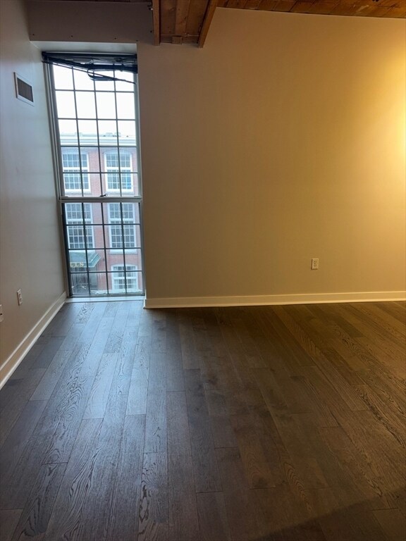 Building Photo - 130 John St