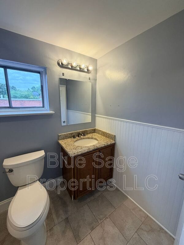 Building Photo - 2118 Valleyview Dr