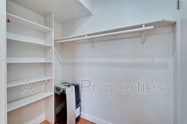 Building Photo - 4010 Shanj Ct