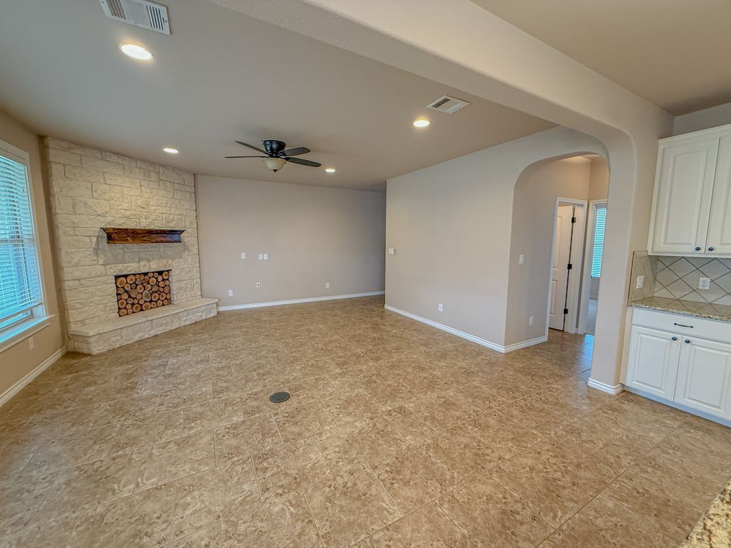 Building Photo - 300 Western Sky Trail