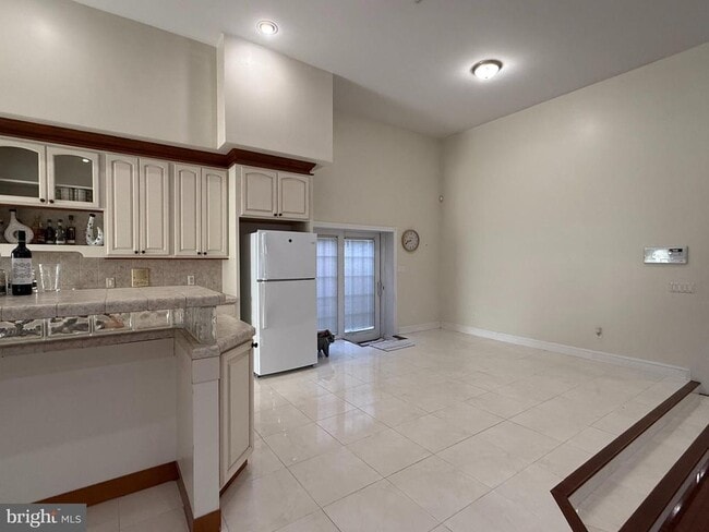 Building Photo - 4 N Pearl St