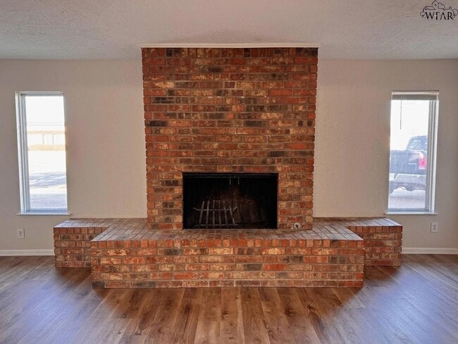 Building Photo - 4200 University Ave