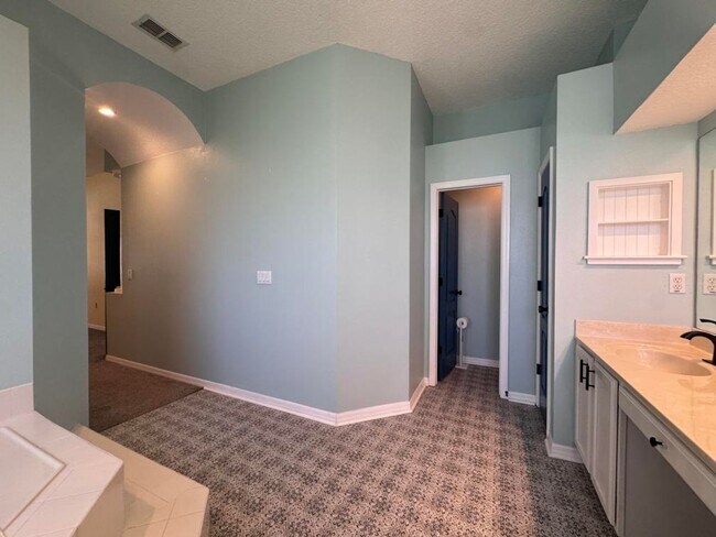 Building Photo - 39 Woodhollow Ln