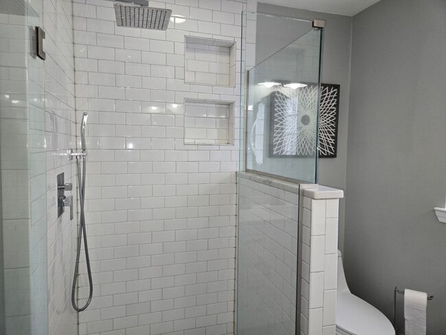 Building Photo - 6725 Boulder Pointe Dr