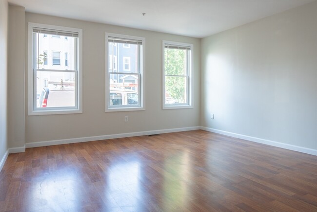 Building Photo - 45 Chelsea St