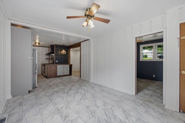 Building Photo - Donelson mid-mod ranch with full unfinished basement workshop, large yard, 3 BR 1 Bath, 20 minute...