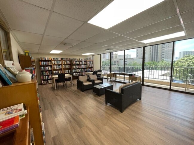 Building Photo - Available on 8/1/25, 600 sqft, 1 Bedroom, ...